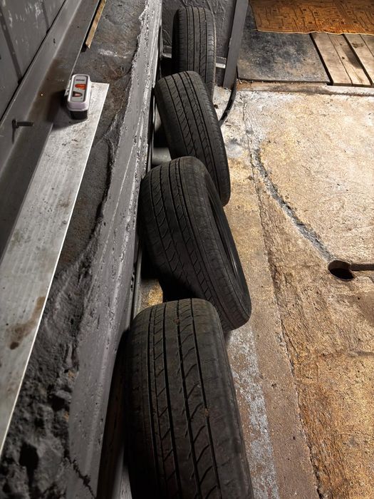 Продам шины б/у , может кому пригодятся