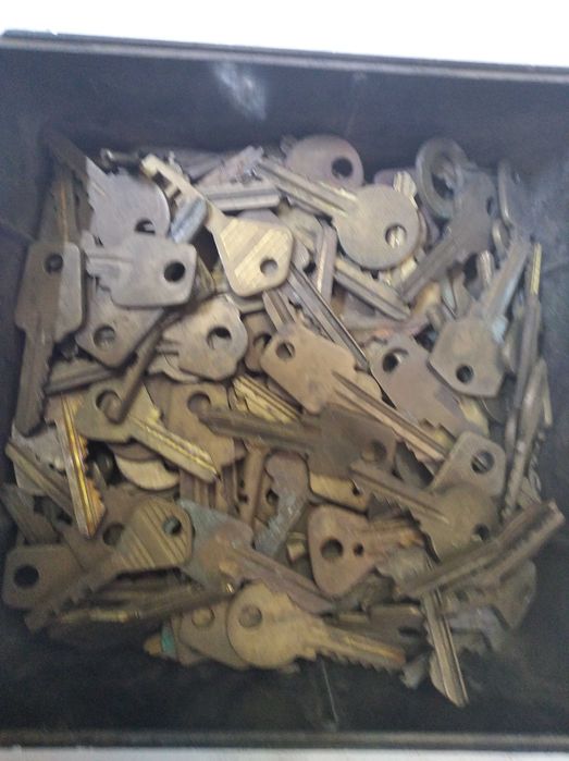 Ключи от замков разные