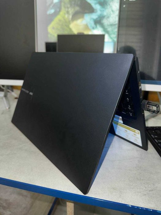 Asus ViVo book  core i5 gen 12350  Ram 16 gb SSD  1 Tb