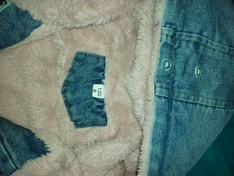 Продам куртку утепленную джинса  весна