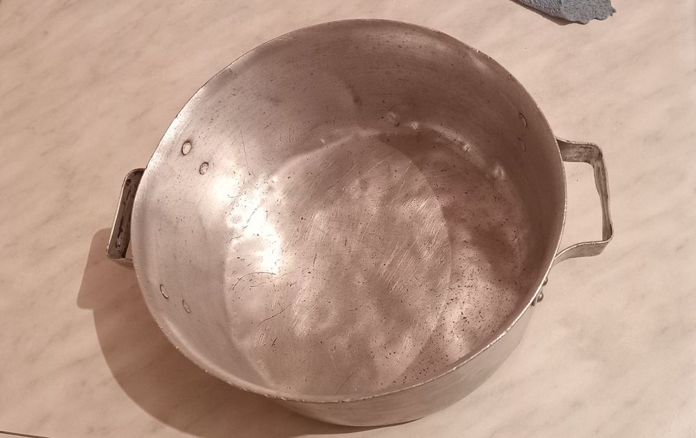 Продам кастрюли  .