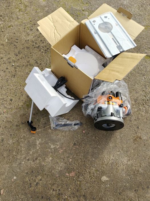 Oberfreza, freza manuala Triton