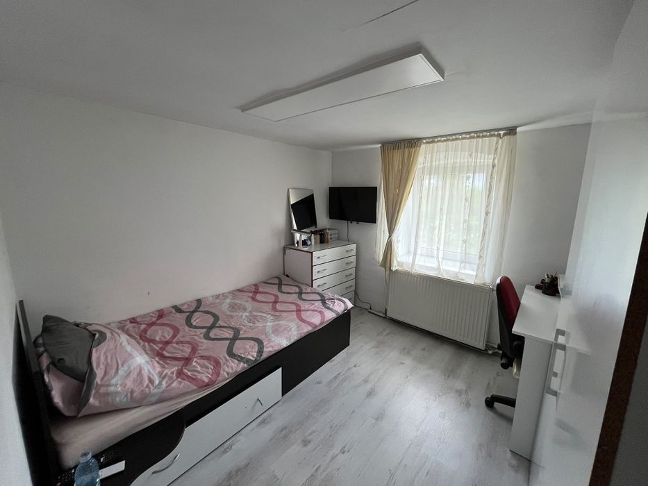 Casă renovată complet + teren 2100 mp