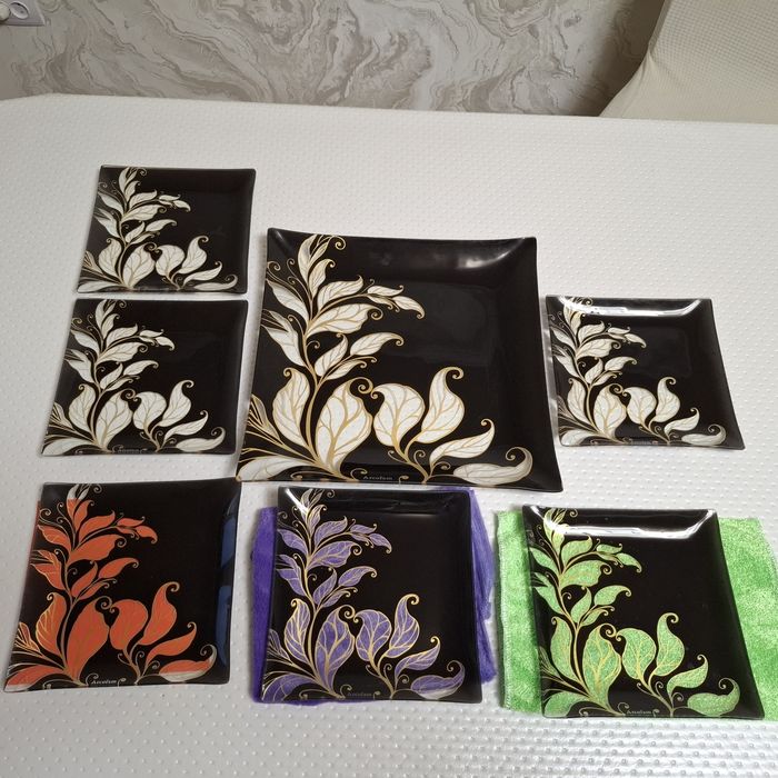 Набор из 6+1 тарелок