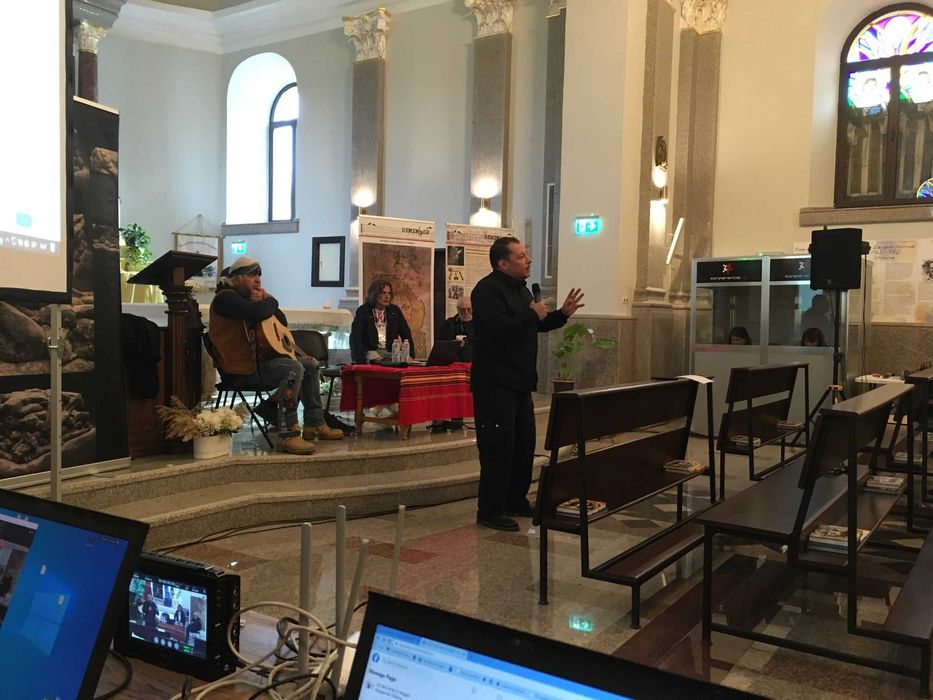 Кабина за превод. Система за симултанен превод. Озвучаване под наем.