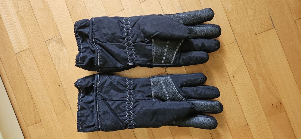 Скиорски ръкавици за около 12 годишно дете