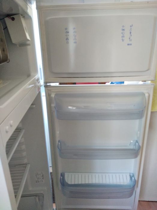 Холодильник Indesit