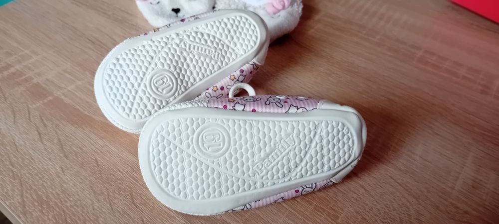 Пантофки за бебе момиче