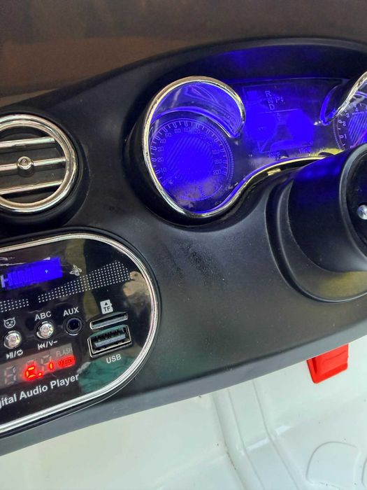 Детска акумулаторна кола