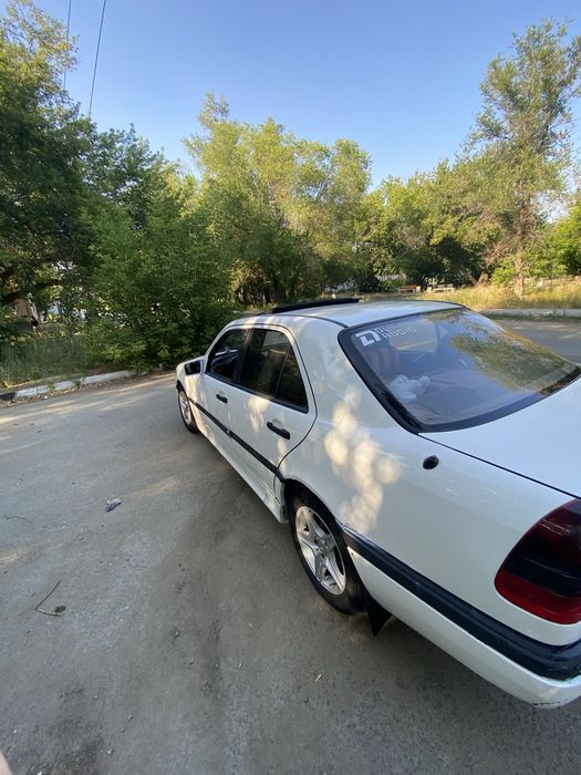Mercedes-Benz w202 c200