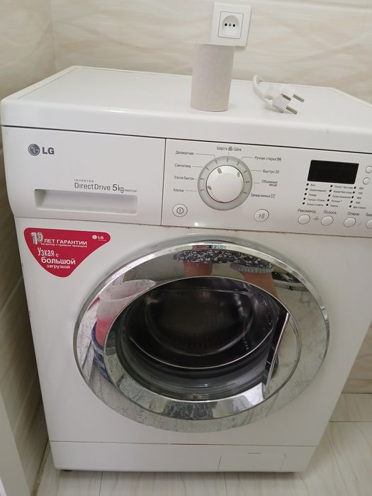 Продам  машинка  стиральная  LG  5 кг   рабочим  состояние.