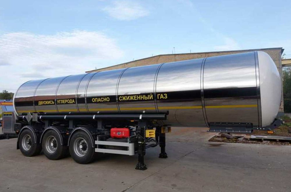Полуприцеп-цистерна для транспортировки двуокиси углерода