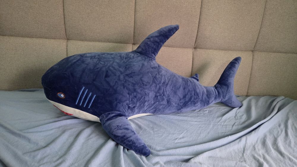 Плушена синя  акула