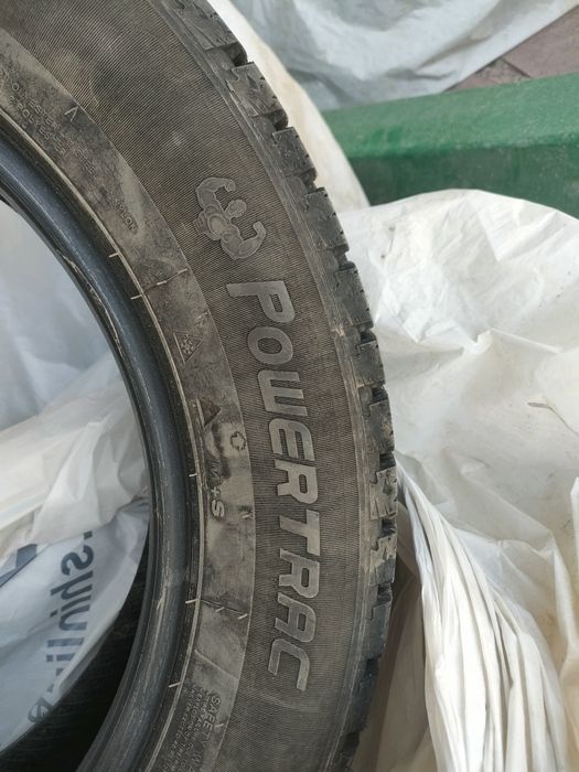 Зимние шины 215/60/r16