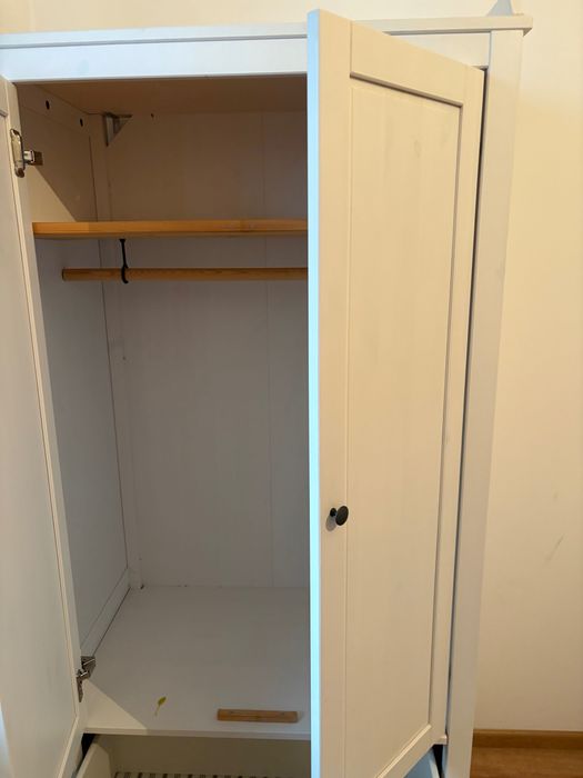 Dulap lemn pentru camera copilului