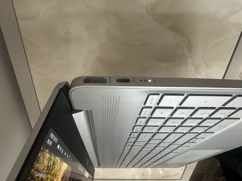 Ноутбук HP laptop-15s.