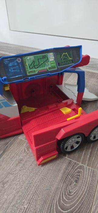 Masina de curse a cățeilor Paw Patrol