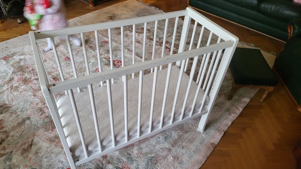 Луксозно запазено детско бебешко дървено легло