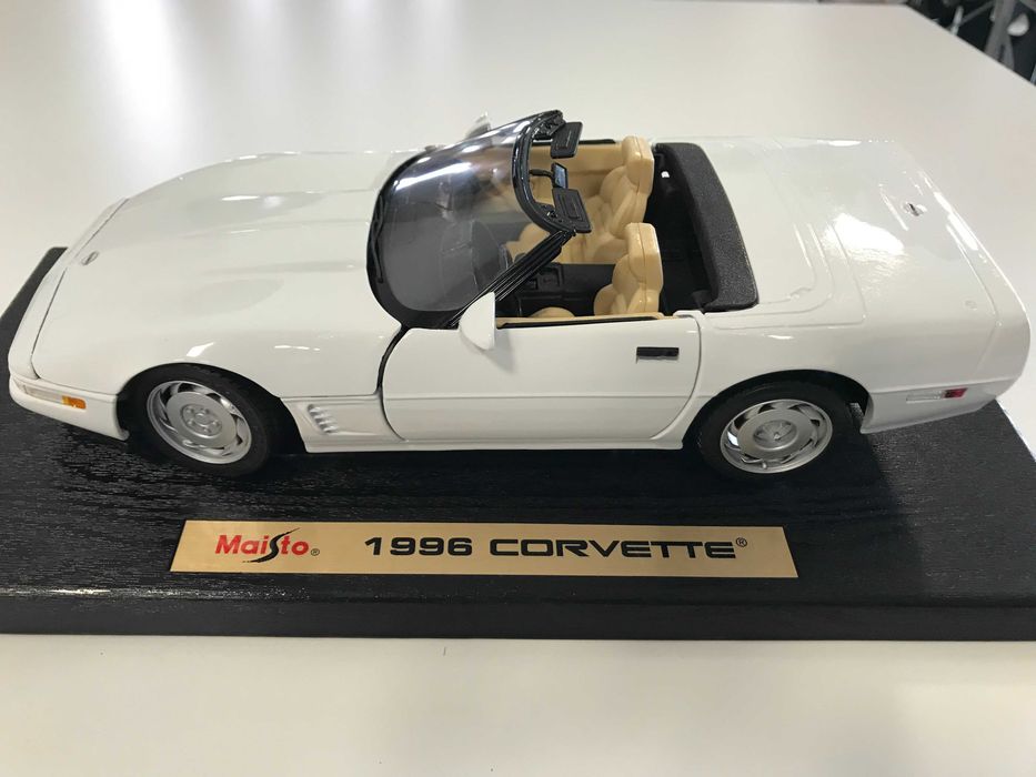 MAISTO метална колекционерска количка CHEVROLET CORVETTE 1997 1:18NEW