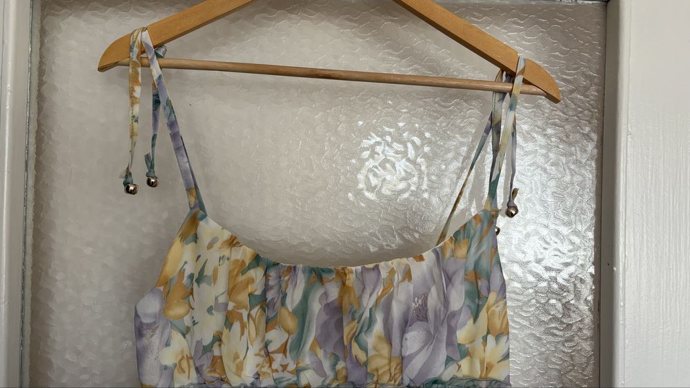 Рокля къса с връзки нова