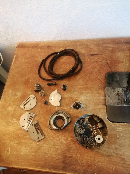 Швейная машина Zinger