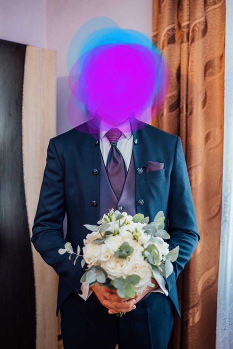 Vând costum mire