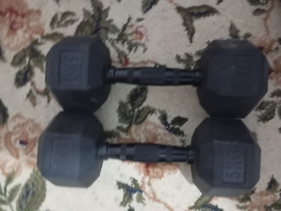 Vând  banca de fitness cu gandetere
