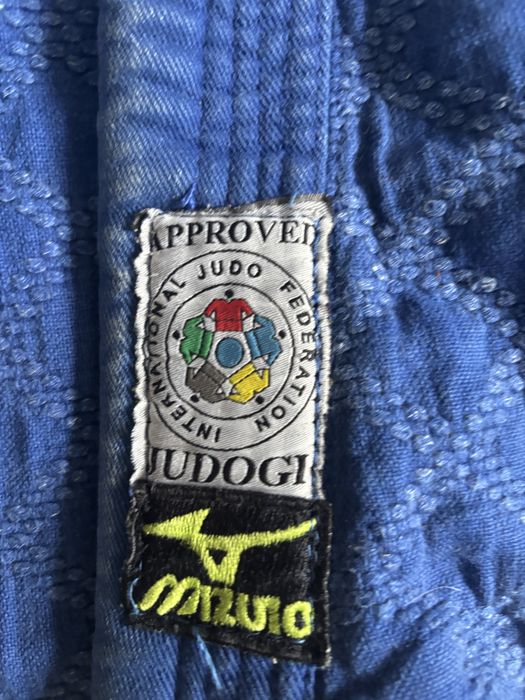 Продам кимоно оригинал размер 140 mizuno