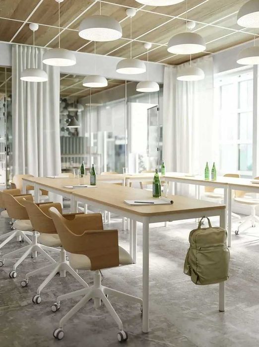 Masa/Birou IKEA Tommaryd 130x70cm, blat furnir stejar, impecabila.
