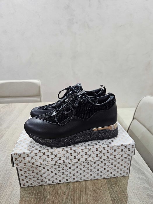 Дамски обувки номер 37