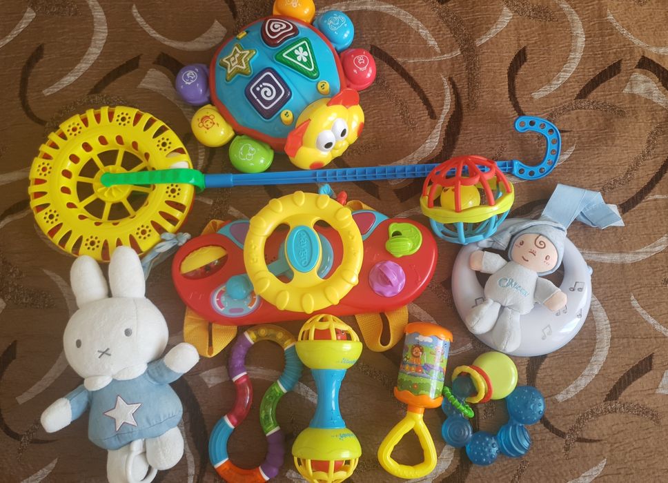 Лот бебешки играчки