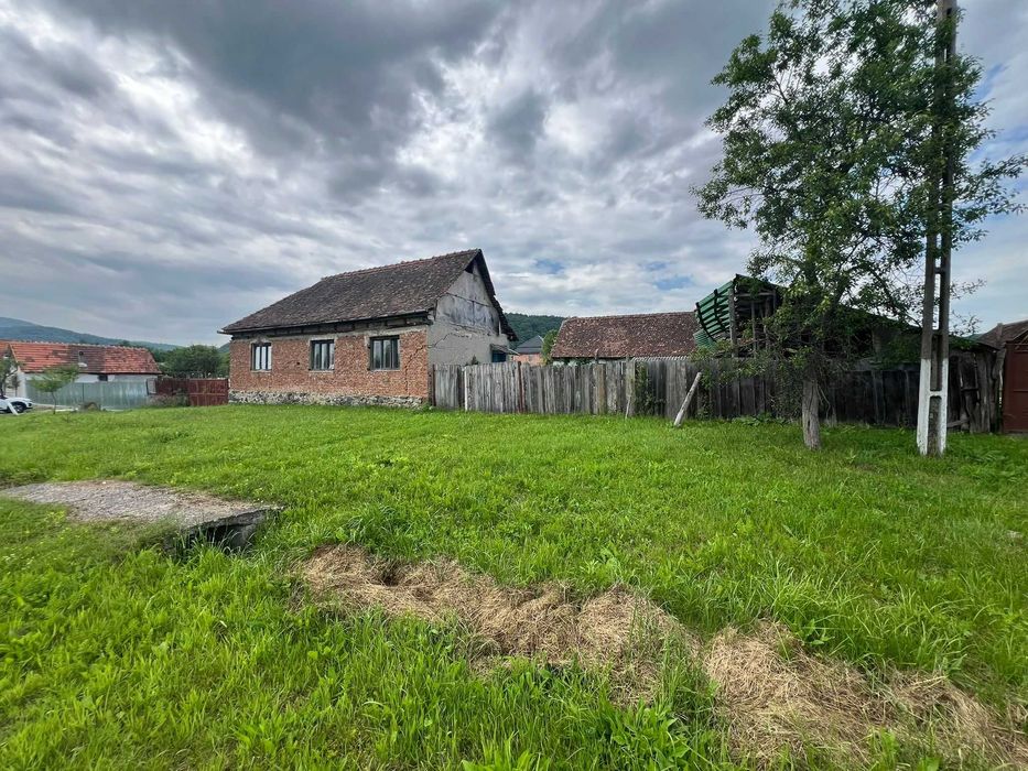 Vand Casa in Revetiș, judetul Arad, teren 2880 mp, fantanta + curent