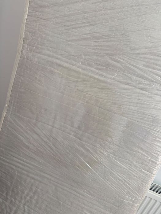 Vand 2 saltele de 90 cm pe 200 cm cu 22 cm inaltime