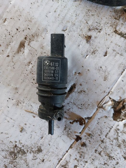 Помпа течност за чистачки E90 e91 bmw бмв n47 177кс 184кс