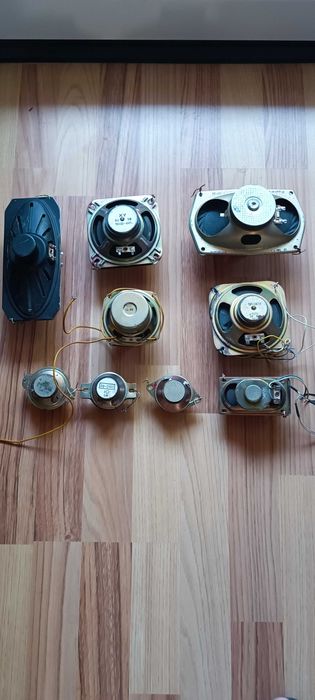 difuzoare inalte diverse