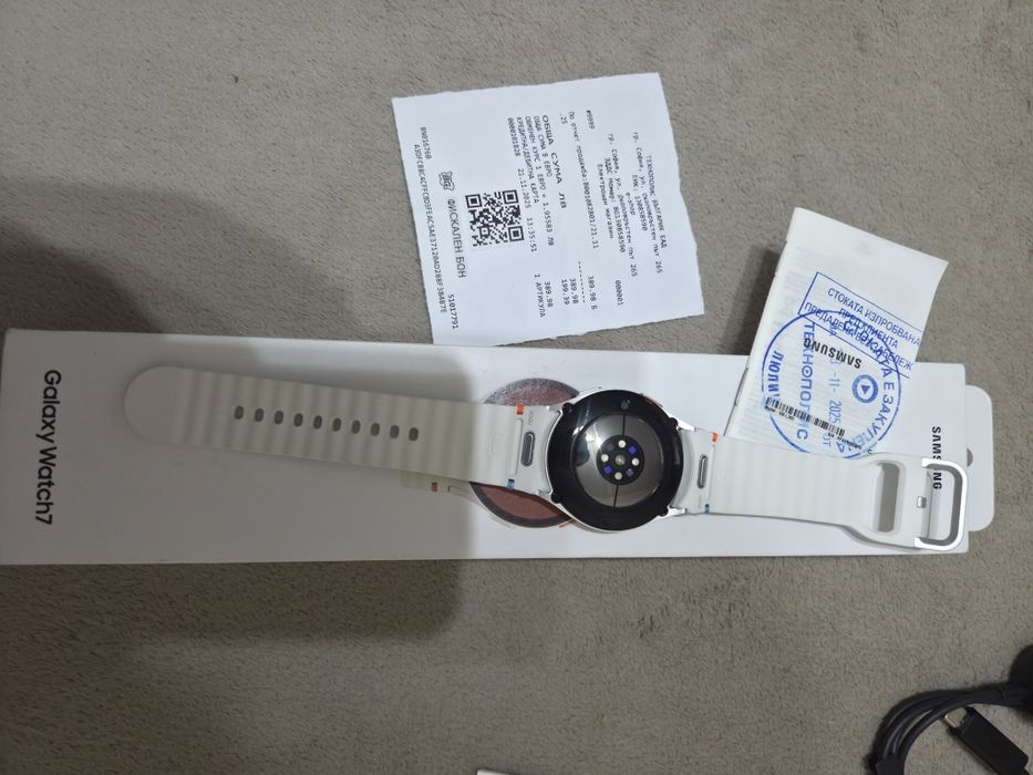 Samsung Galaxy watch 7 40мм с подарък каишки и протектор за екран