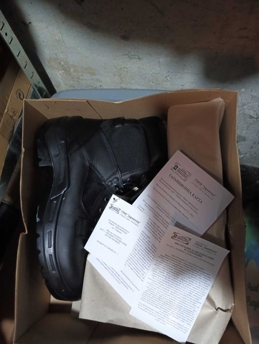 Чисто нови полицейски зимни и летни кубинки