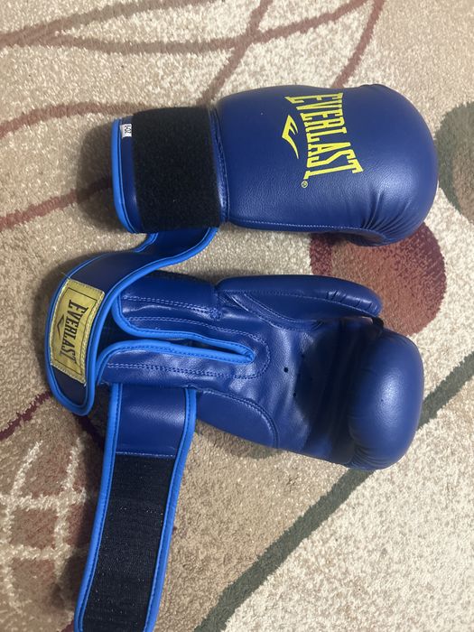 Боксерские перчатки EVERLAST