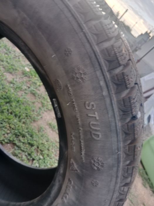 Продам шипованные шины буу