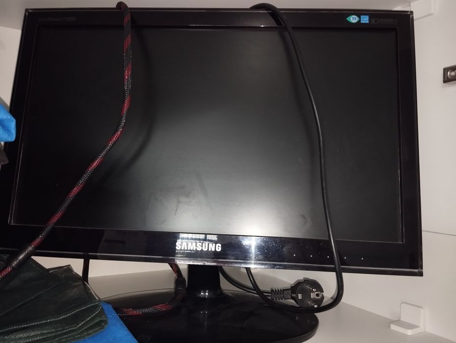 Монитор Samsung p2050 хороший