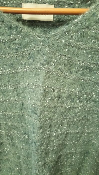 Женский свитер новый