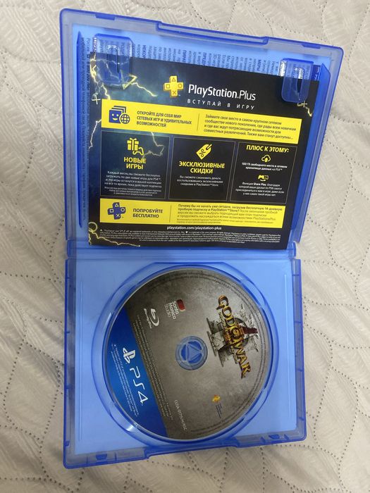 диск God of War и Detroit