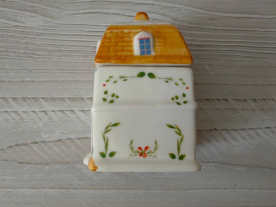 Комплект керамични съдове за подправки