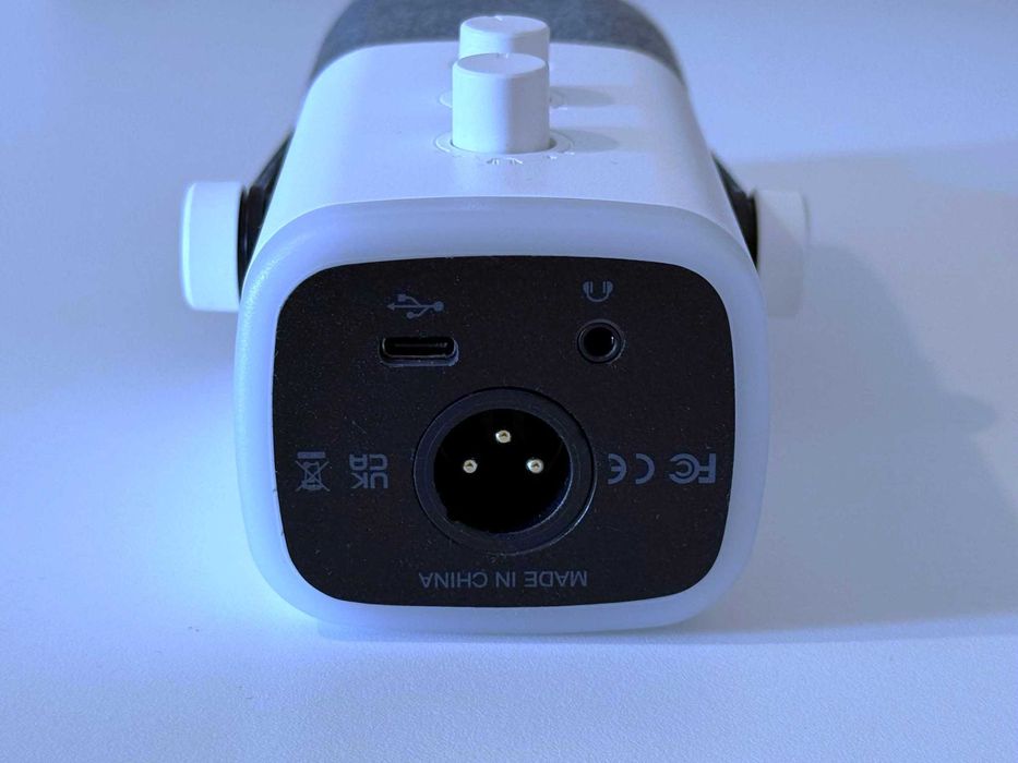 Бартер! Като НОВ! FIFINE AM8 Dynamic RGB XLR/USB - White (Бял)