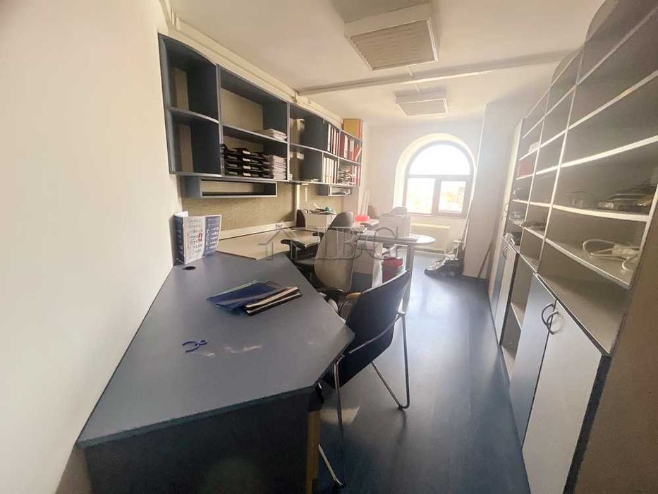 Дава се под наем Офис в Русе, Център - 220 кв.м за 850 € - Снимка #8