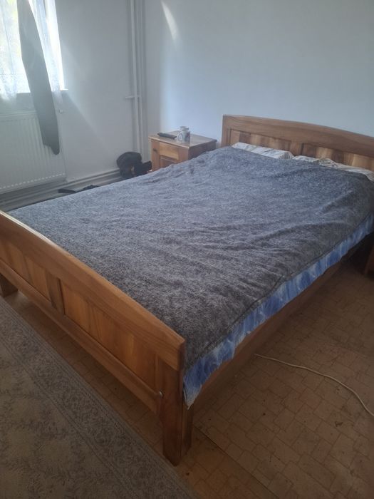 Vând pat se 2 persoane