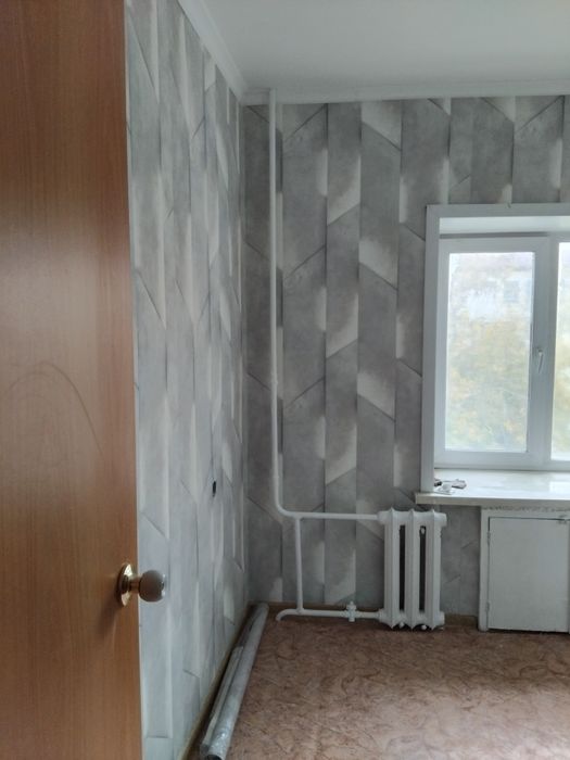 Линолеум, плинтуса, обои, левкас стен