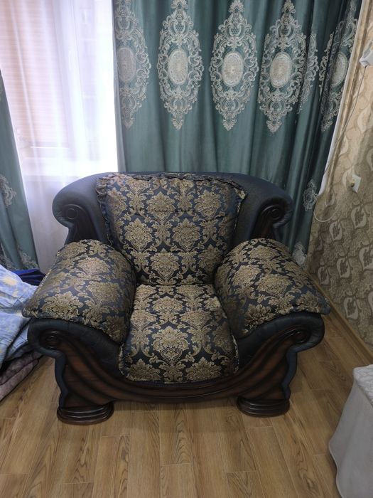 Продам диваны с креслом