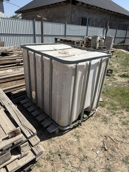 Продам Бочка 1 тон