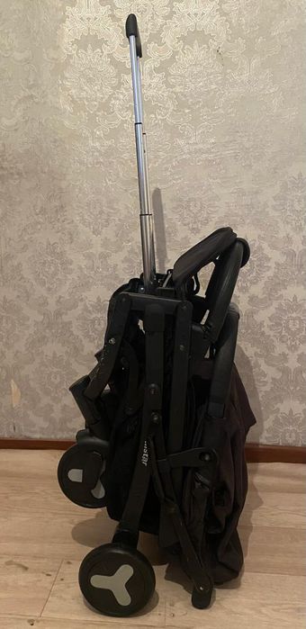 Продам Детскую Коляску. Быстро складывается.